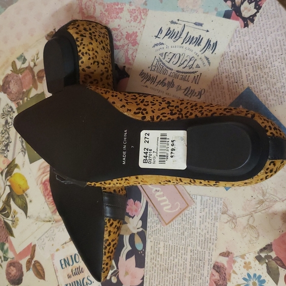 Le Chateau Leopard Flats - Picture 2 of 2